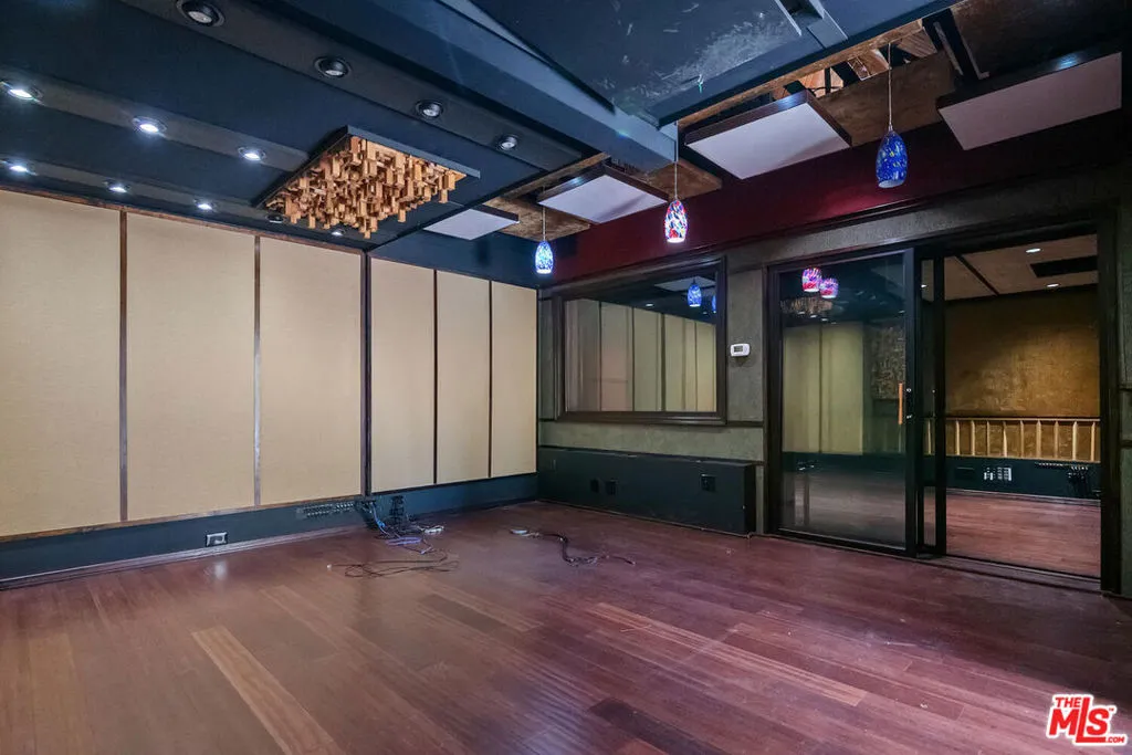 12039 Weddington Street, Valley Village, California 91607 home-pic-48